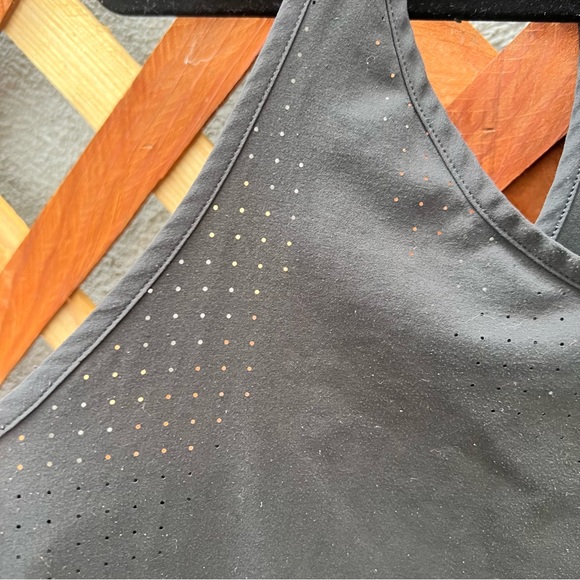 Nike Dri-Fit workout Top - Picture 9 of 9